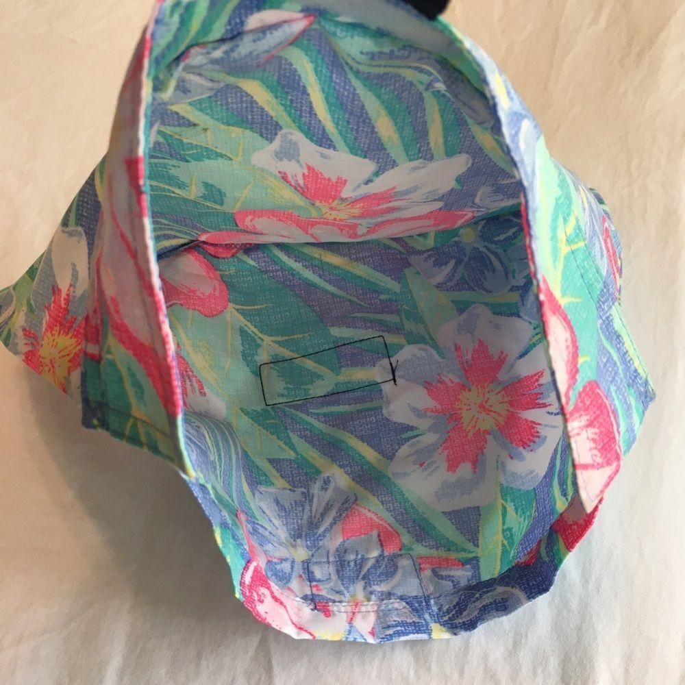 Vineyard Vines • Tropical Floral Velcro Pouch - Picture 3 of 3